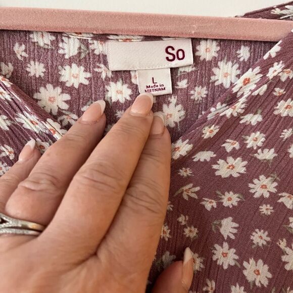 SO Juniors floral blush print dolman short sleeve blouse. L - Picture 2 of 6